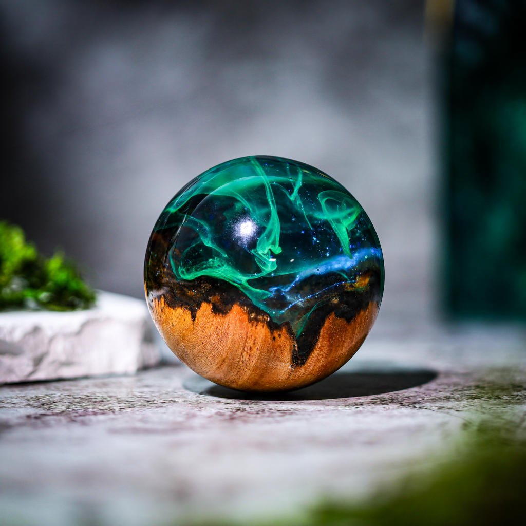 Aurora borealis paperweight 4 1 - Dat Craft